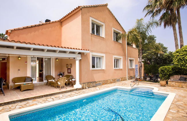 Casa de 6 quartos em Oliva com piscina privada e jardim - Foto 1