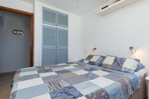 Foto 15 - Appartamento con 2 camere da letto a Spagna con terrazza e vista mare