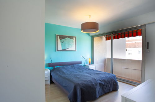 Foto 15 - Appartamento con 3 camere da letto a Hyères con piscina e vista mare