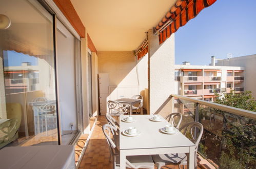 Photo 24 - 3 bedroom Apartment in Hyères with swimming pool and sea view