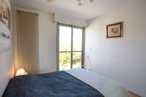 Foto 18 - Appartamento con 3 camere da letto a Hyères con piscina e vista mare