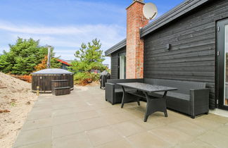 Photo 2 - Maison de 3 chambres à Hvide Sande avec terrasse et bain à remous