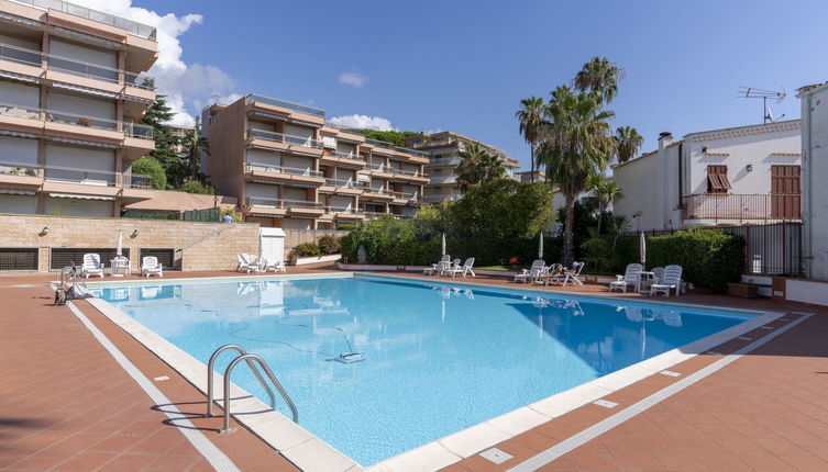 Foto 1 - Appartamento con 1 camera da letto a Sanremo con piscina e vista mare