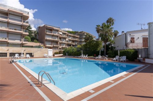 Foto 17 - Apartamento en Sanremo con piscina y vistas al mar