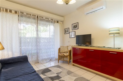 Foto 8 - Appartamento con 1 camera da letto a Sanremo con piscina e vista mare