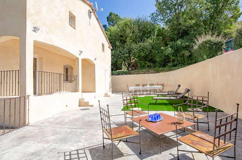 Photo 1 - Maison de 4 chambres à Bauduen avec jardin et vues sur la montagne