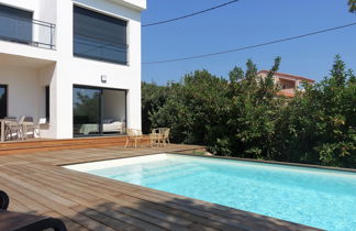 Photo 2 - Appartement de 4 chambres à Sari-Solenzara avec piscine privée et vues à la mer
