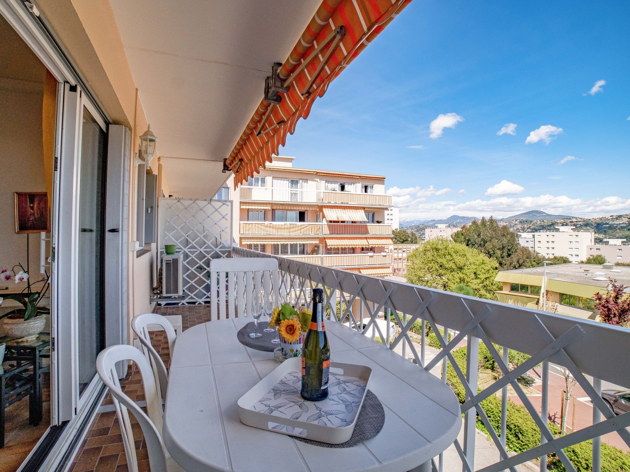 Photo 17 - 2 bedroom Apartment in Saint-Laurent-du-Var with terrace and sea view