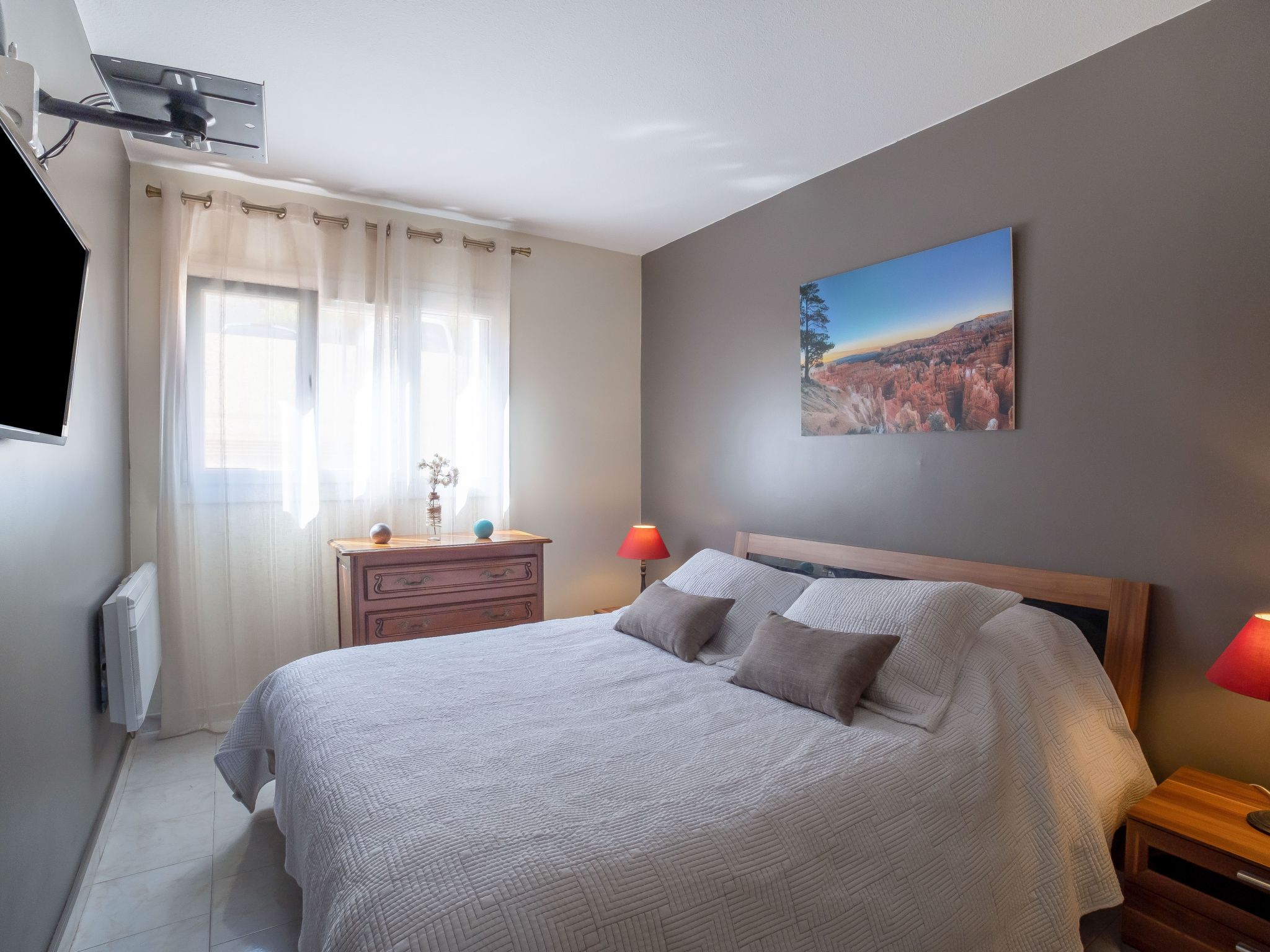 Foto 4 - Apartamento de 2 quartos em Saint-Laurent-du-Var com terraço e vistas do mar