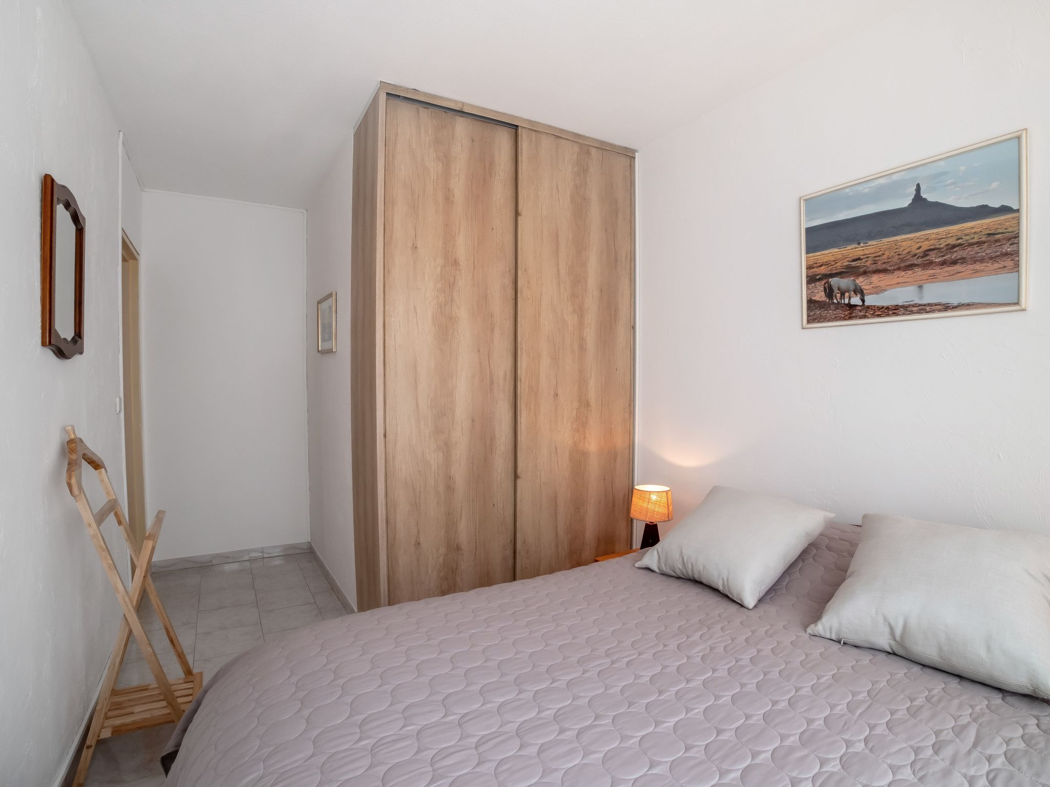 Foto 13 - Apartment mit 2 Schlafzimmern in Saint-Laurent-du-Var mit terrasse und blick aufs meer