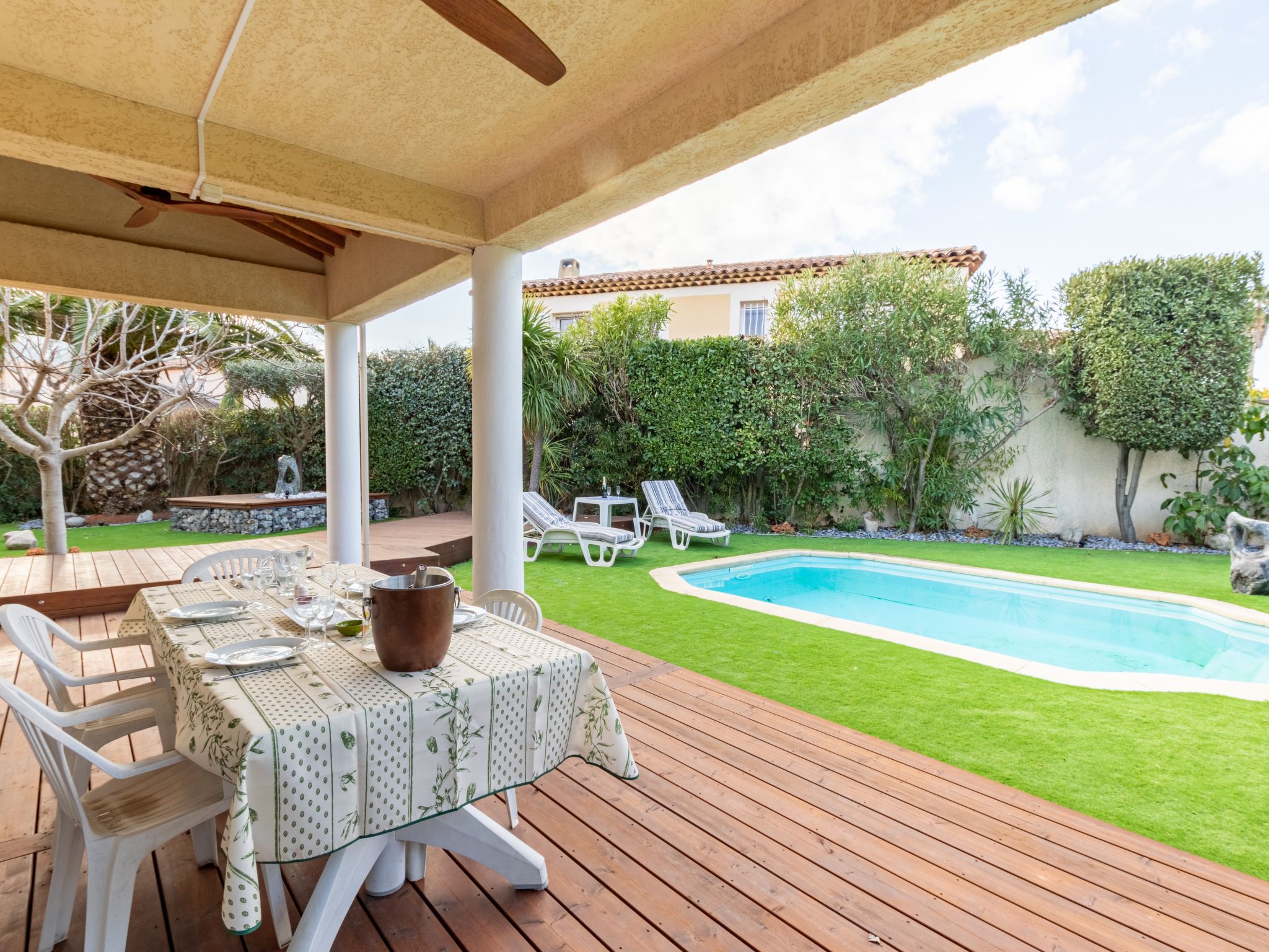 Photo 18 - Maison de 4 chambres à Saint-Cyr-sur-Mer avec piscine privée et vues à la mer