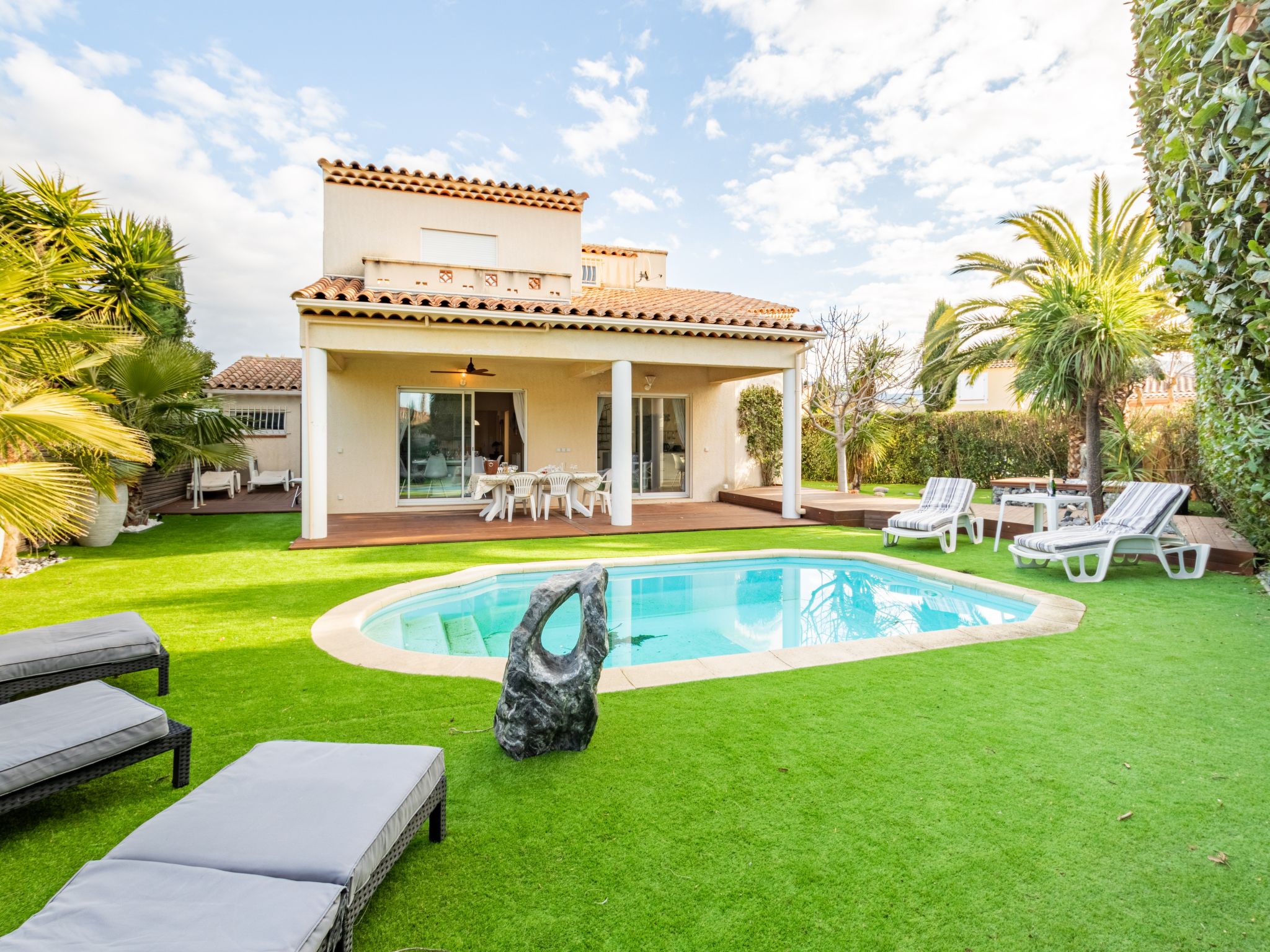 Photo 1 - Maison de 4 chambres à Saint-Cyr-sur-Mer avec piscine privée et vues à la mer