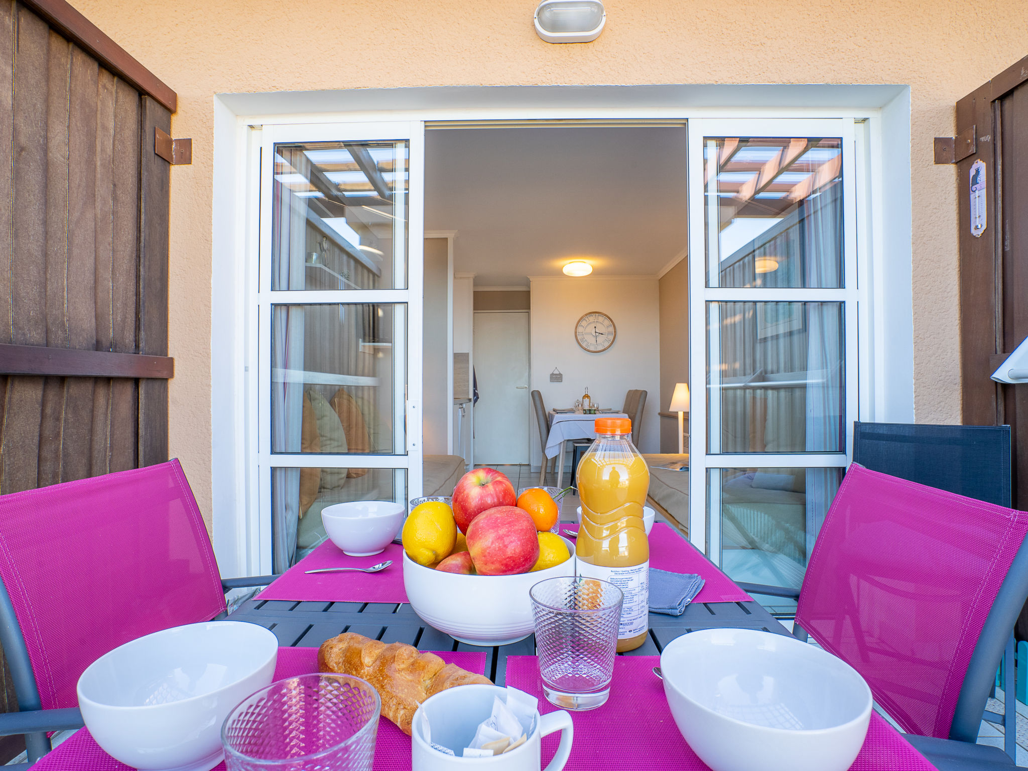 Photo 15 - 1 bedroom Apartment in Saint-Raphaël with swimming pool and garden