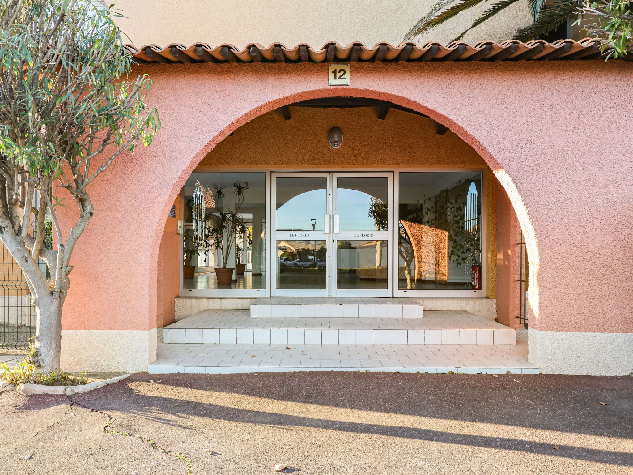 Foto 14 - Appartamento con 1 camera da letto a Agde con piscina e vista mare