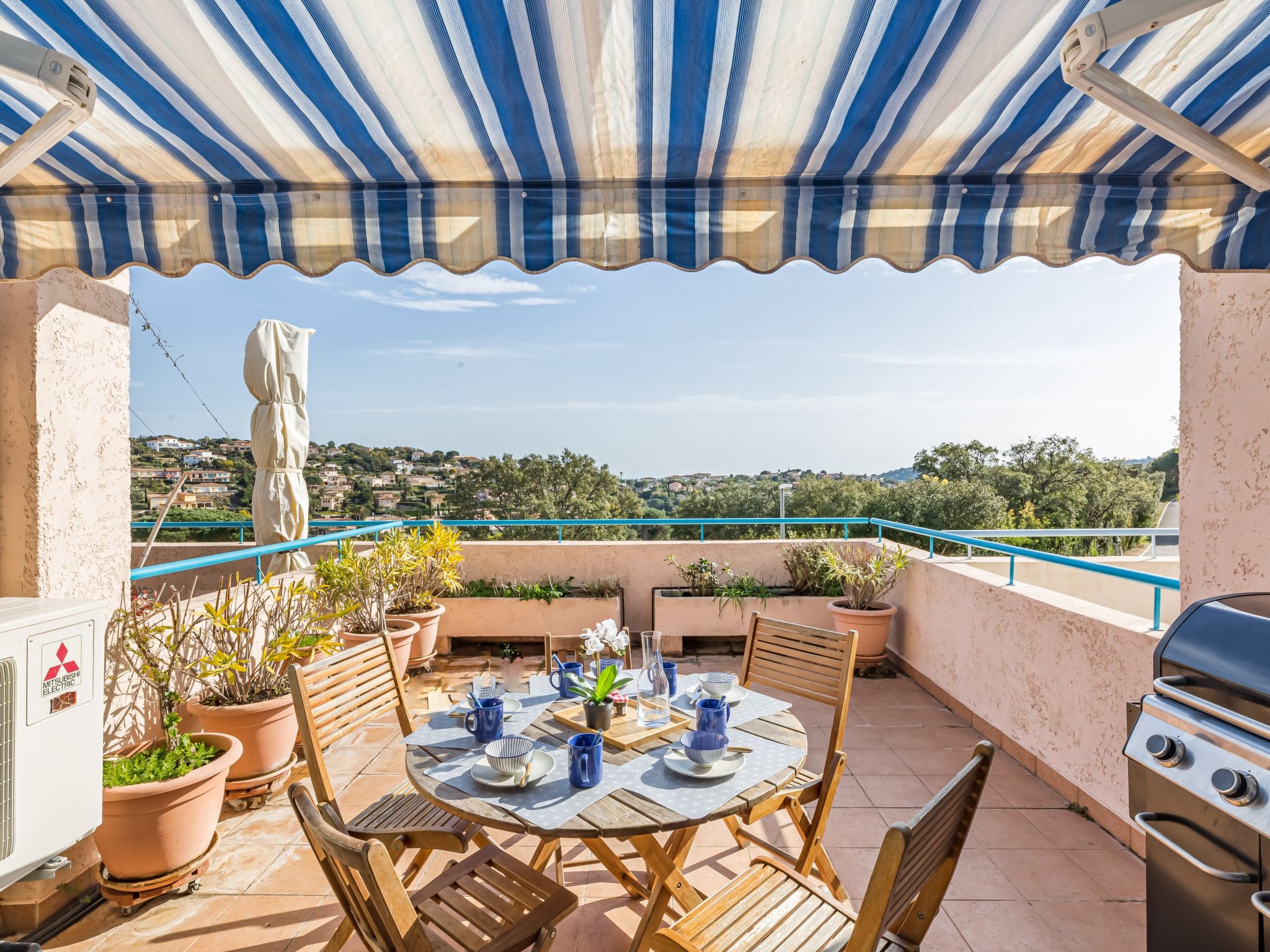 Foto 3 - Casa de 2 habitaciones en Sainte-Maxime con piscina y vistas al mar