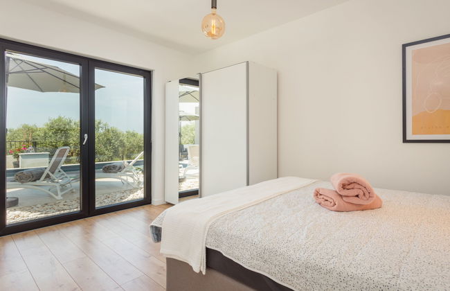 Casa de 4 quartos em Novigrad com piscina privada e jardim - Foto 14