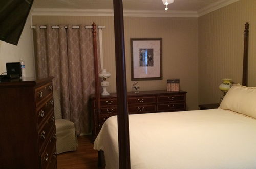 Photo 3 - Memphis Belvedere Suites