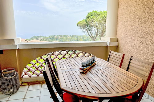 Foto 12 - Apartamento de 1 quarto em Saint-Raphaël com piscina e jardim