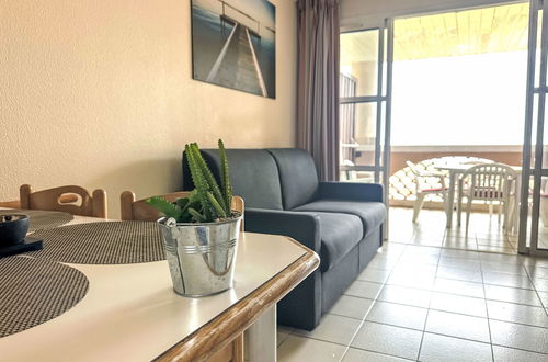 Foto 2 - Apartment mit 1 Schlafzimmer in Saint-Raphaël mit schwimmbad und garten