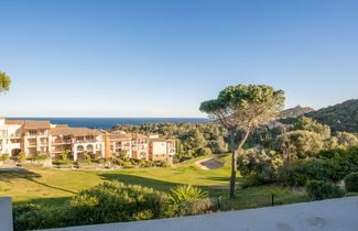Foto 1 - Appartamento con 1 camera da letto a Saint-Raphaël con piscina e giardino