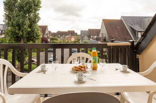 Foto 1 - Apartamento de 1 habitación en Cabourg con vistas al mar