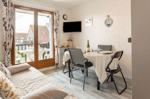 Foto 6 - Apartamento de 1 habitación en Cabourg con vistas al mar