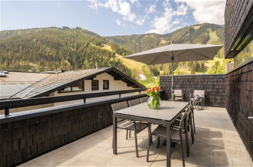 Foto 2 - Apartamento de 3 habitaciones en Zell am See con terraza y vistas a la montaña