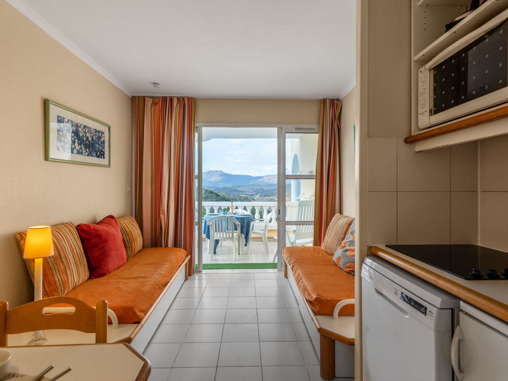 Foto 3 - Apartment mit 1 Schlafzimmer in Saint-Raphaël mit schwimmbad und blick aufs meer
