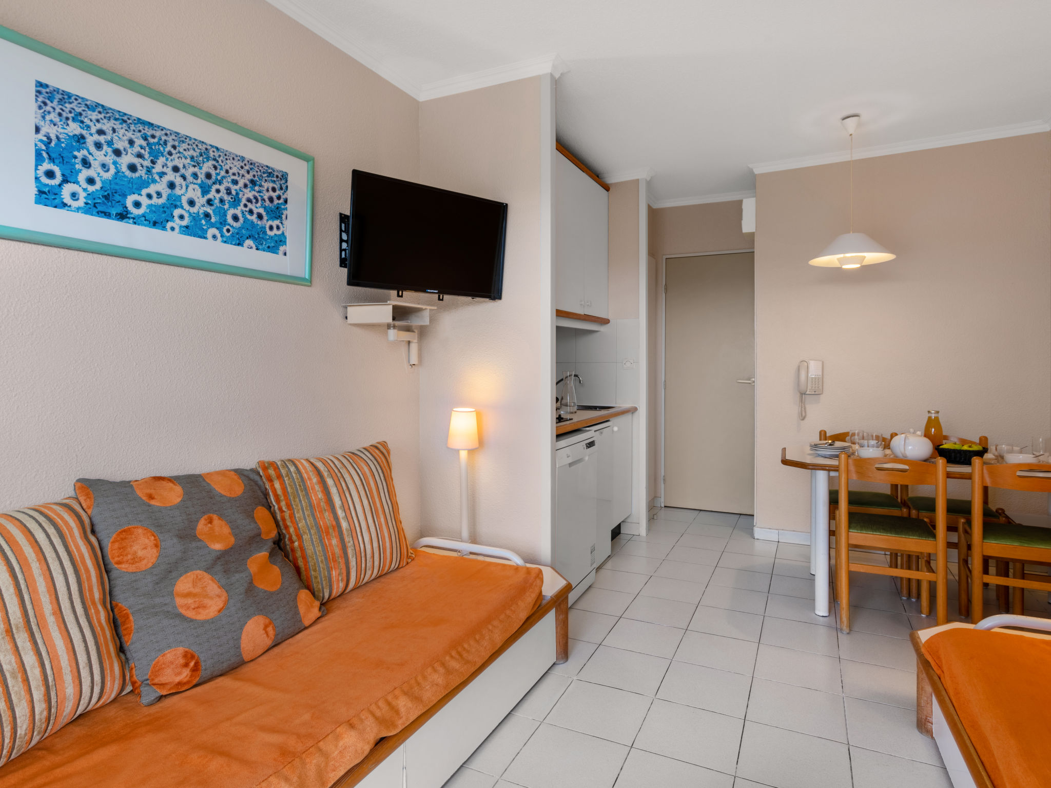 Foto 2 - Apartment mit 1 Schlafzimmer in Saint-Raphaël mit schwimmbad und blick aufs meer