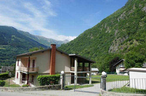 Photo 1 - Maison de 3 chambres à Blenio avec jardin et terrasse