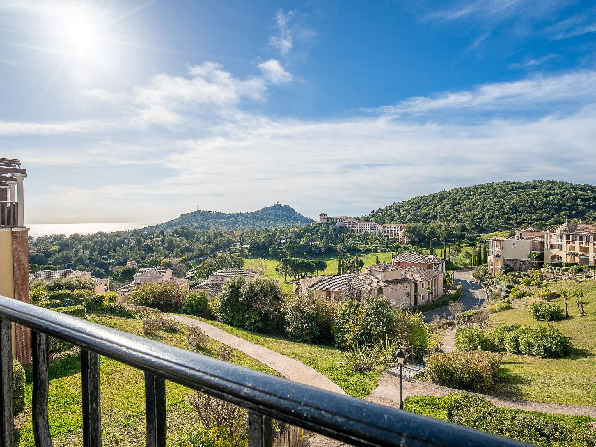 Photo 20 - 1 bedroom Apartment in Saint-Raphaël with swimming pool and sea view