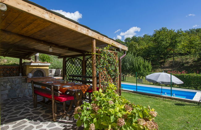 5 bedroom House in Villa Collemandina with private pool and garden - Photo 2