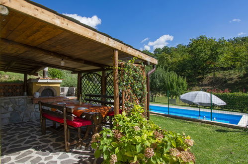 Photo 2 - Maison de 4 chambres à Villa Collemandina avec piscine privée et jardin