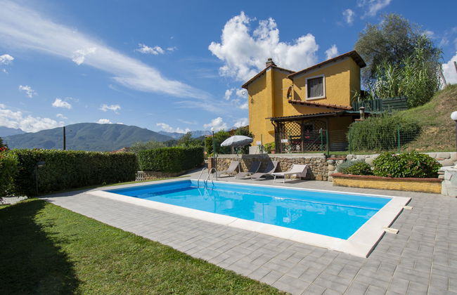 5 bedroom House in Villa Collemandina with private pool and garden - Photo 4