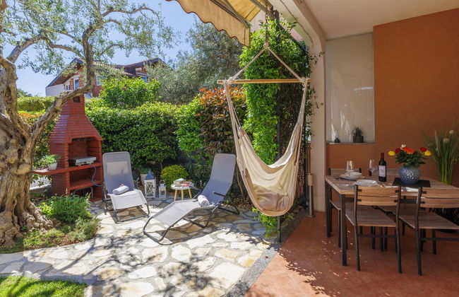 Apartamento de 2 quartos em Umag com jardim e terraço - Foto 2