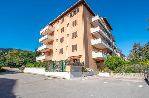 Photo 21 - Apartment in Cavalaire-sur-Mer with terrace and sea view