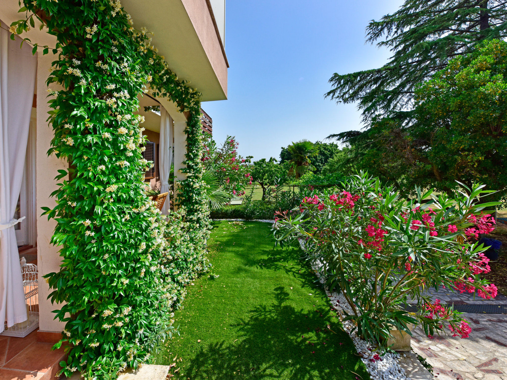 Foto 35 - Appartamento con 2 camere da letto a Kaštelir-Labinci con piscina e giardino