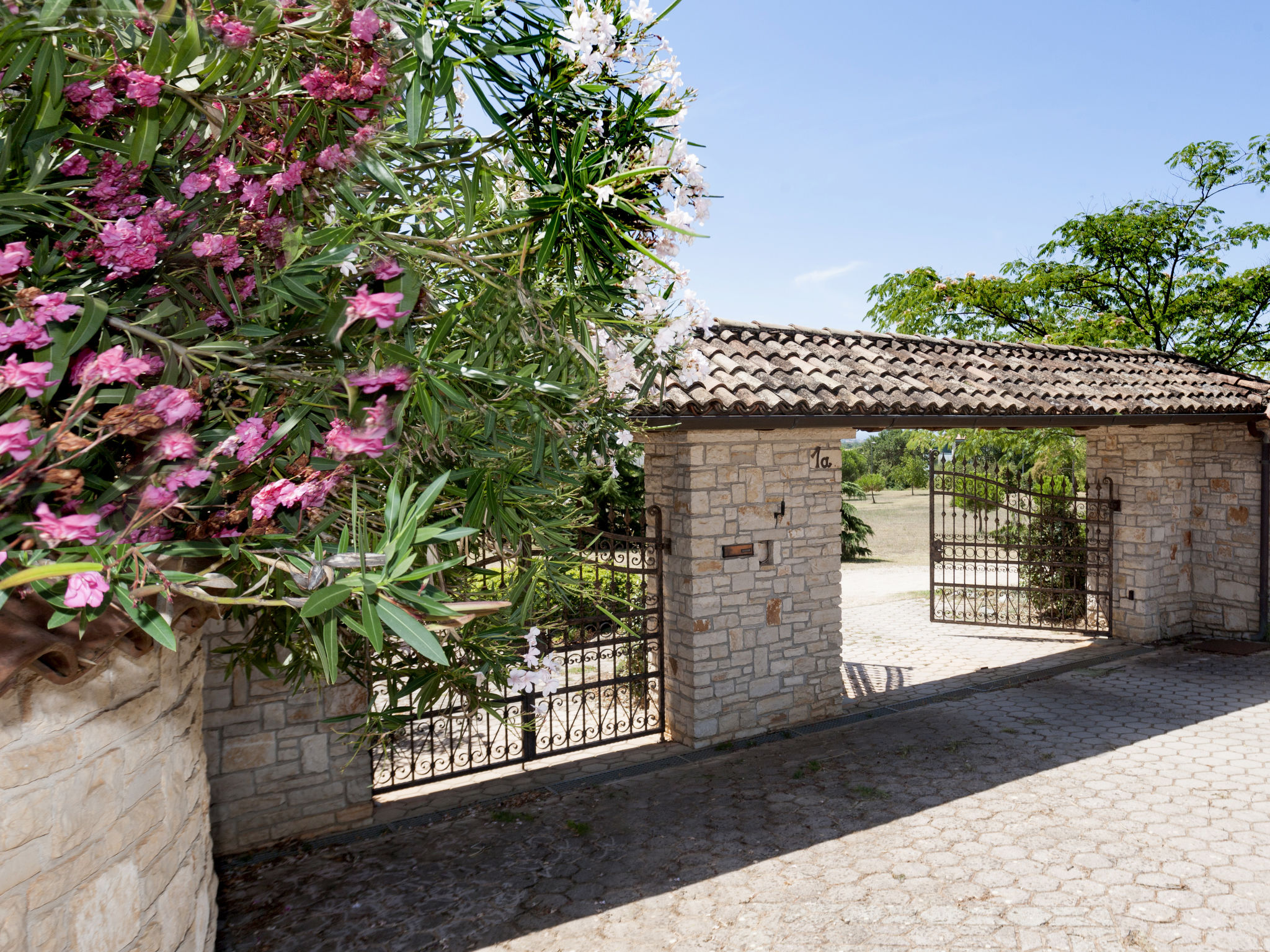 Foto 46 - Appartamento con 2 camere da letto a Kaštelir-Labinci con piscina e giardino