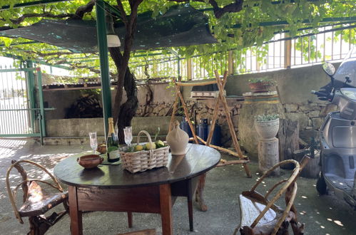 Photo 9 - Maison de 1 chambre à Pietra Ligure avec jardin et vues à la mer