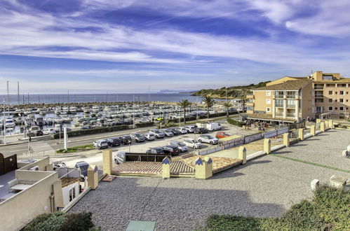 Photo 20 - 2 bedroom Apartment in Six-Fours-les-Plages with swimming pool and sea view