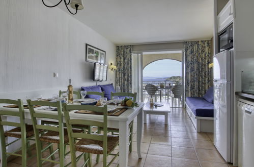 Foto 25 - Apartamento de 2 quartos em Six-Fours-les-Plages com piscina e vistas do mar