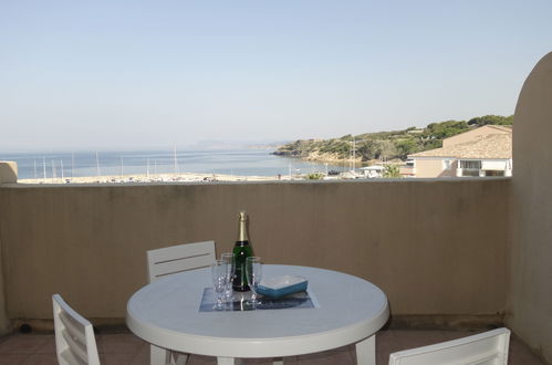 Foto 11 - Appartamento con 2 camere da letto a Six-Fours-les-Plages con piscina e vista mare