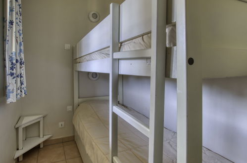 Foto 27 - Appartamento con 2 camere da letto a Six-Fours-les-Plages con piscina e vista mare