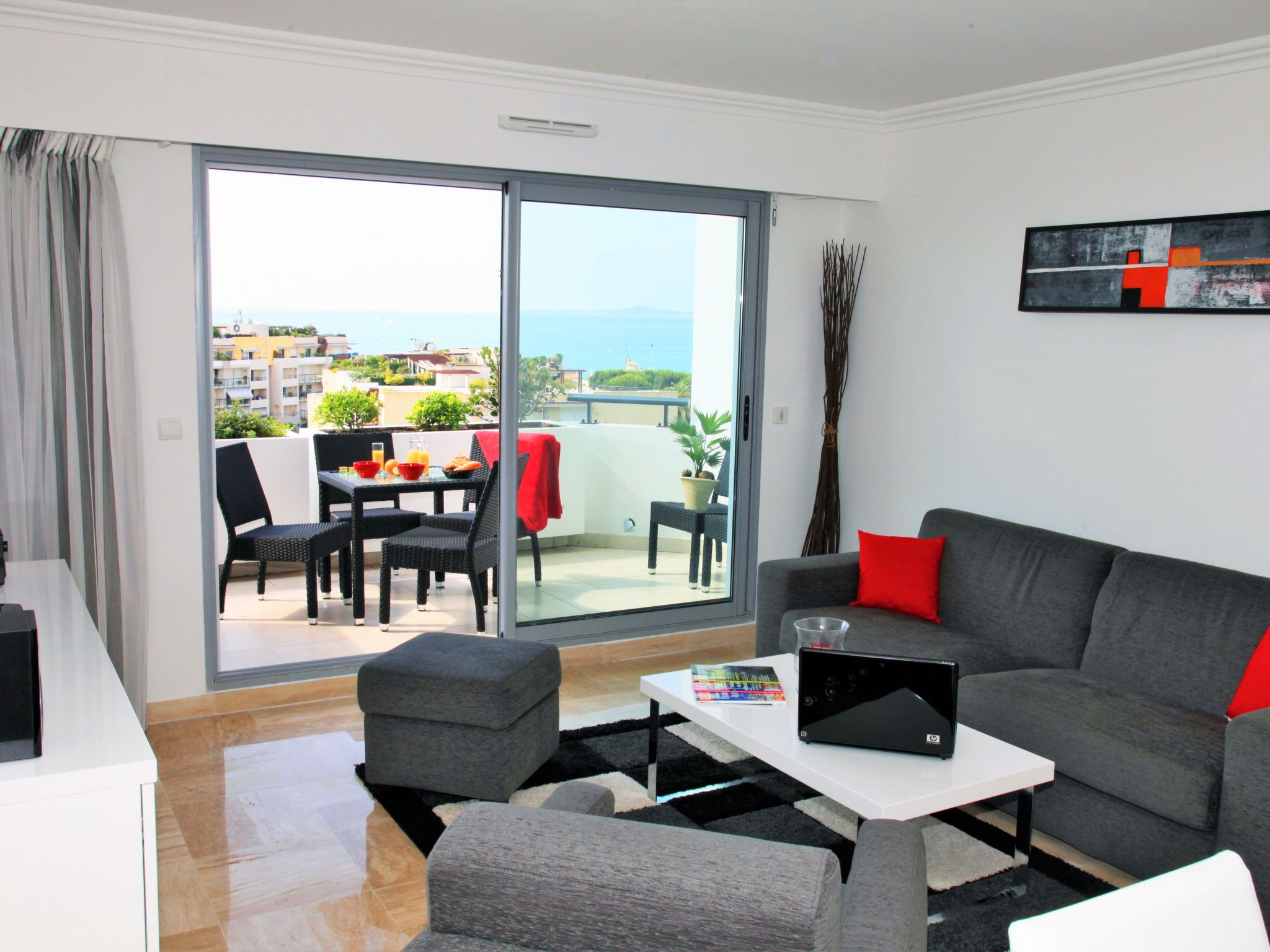 Photo 2 - 3 bedroom Apartment in Cagnes-sur-Mer with swimming pool and sea view