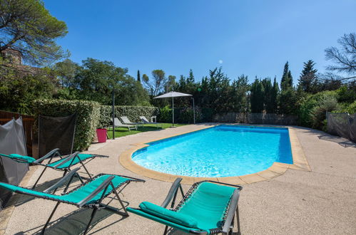 Photo 2 - Maison de 4 chambres à Saint-Raphaël avec piscine privée et jardin