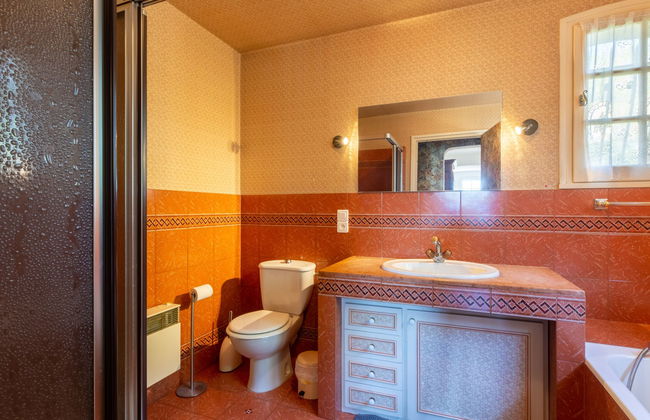 Casa de 5 quartos em Saint-Raphaël com piscina privada e jardim - Foto 17