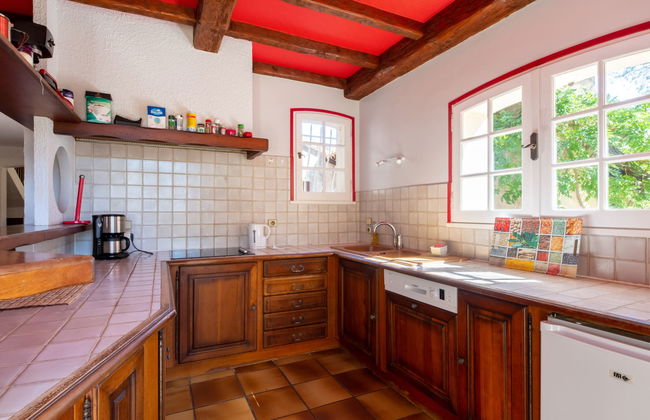 Casa de 5 quartos em Saint-Raphaël com piscina privada e jardim - Foto 11