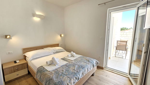 Apartment in Orebić mit schwimmbad und garten - Foto 2