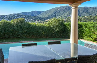 Photo 2 - 3 bedroom House in Cavalaire-sur-Mer with private pool and sea view