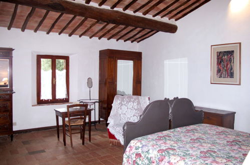 Foto 13 - Casa de 4 quartos em Siena com piscina privada e jardim